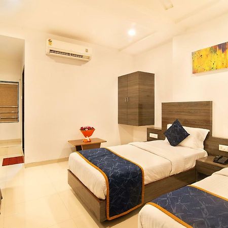 Hotel Sheetal Plaza Surat Eksteriør billede