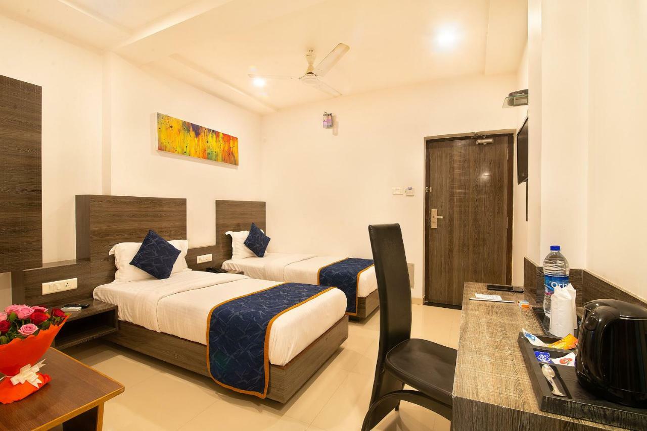 Hotel Sheetal Plaza Surat Eksteriør billede