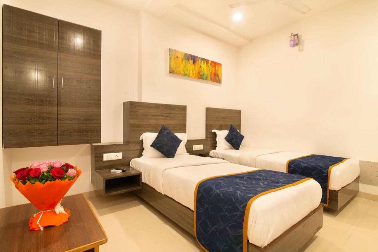 Hotel Sheetal Plaza Surat Eksteriør billede