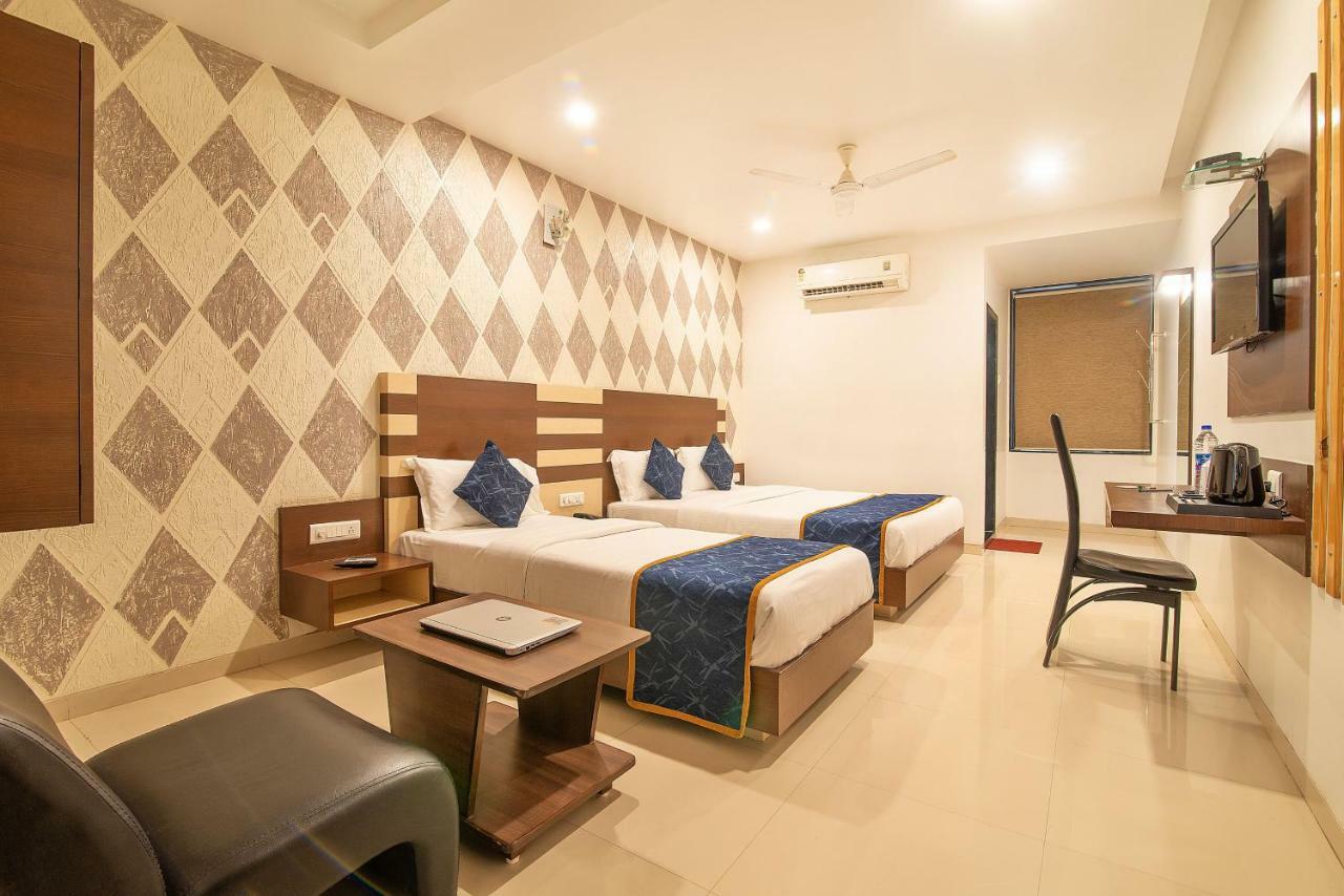 Hotel Sheetal Plaza Surat Eksteriør billede