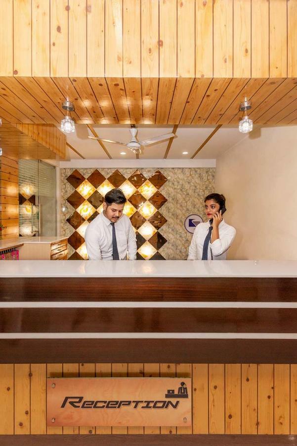 Hotel Sheetal Plaza Surat Eksteriør billede