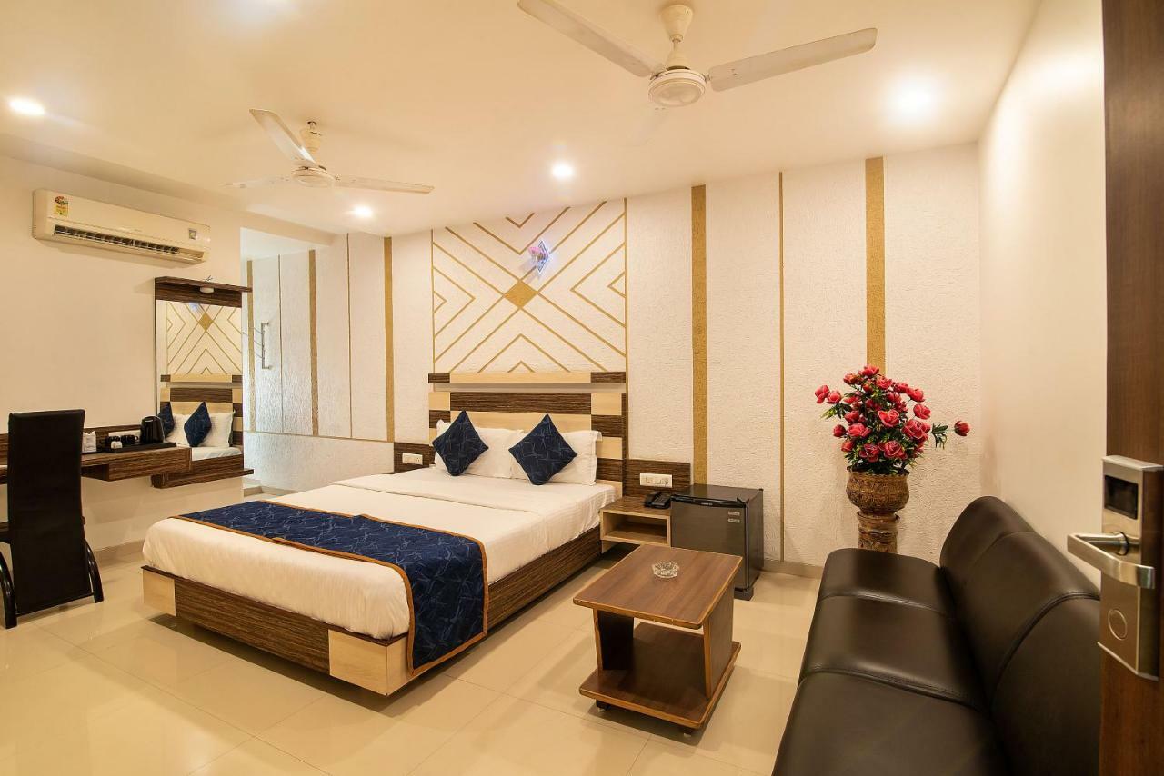 Hotel Sheetal Plaza Surat Eksteriør billede