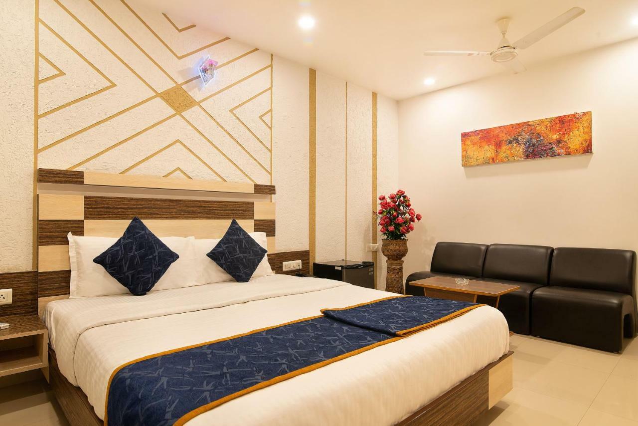 Hotel Sheetal Plaza Surat Eksteriør billede